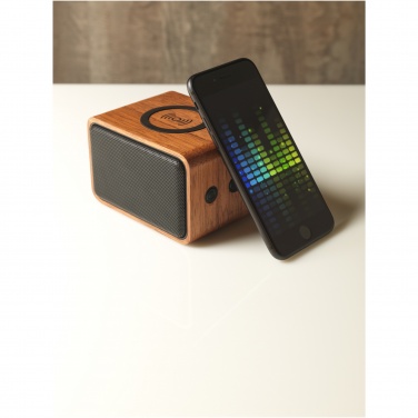Logotrade Firmengeschenke das Foto: Wooden 3W Lautsprecher mit kabellosem Lade-Pad