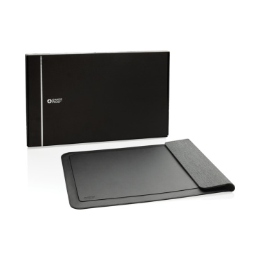 Logo trade corporate gifts picture of: Swiss Peak 15W magnetic charging laptop sleeve 14-15,6"