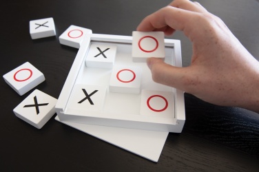 Logotrade ärikingi foto: Deluxe Tic Tac Toe mäng
