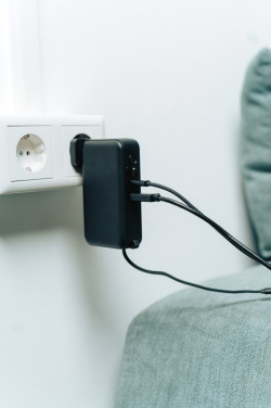 Logotrade reklaamkingituse foto: Urban Vitamin Eureka hübriid 10000mah akupank 65W