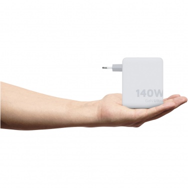 Logotrade mainostuotet kuva: Xtorm XVC2140 GaNUltra 140 W matkalaturi 240 W USB-C PD -kaapelilla