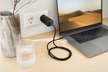 Logotrade mainoslahjat ja liikelahjat tuotekuva: Philips 65 W erittäin nopea PD 3-porttinen USB-laturi