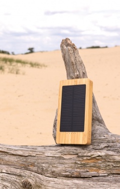 Logotrade liikelahjat mainoslahjat tuotekuva: Sunwick 10.000 mAh bambuinen aurinkovoimapankki