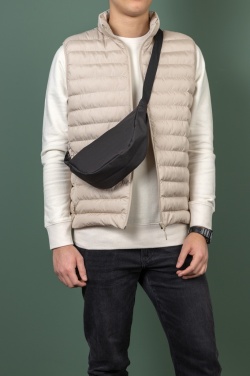 Logotrade mainostuotet kuva: Crescent AWARE™ RPET puolikuun muotoinen crossbody -laukku