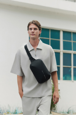 Logo trade mainoslahja ja liikelahja tuotekuva: Urban Sling vettähylkivä laajennettava crossbody -laukku
