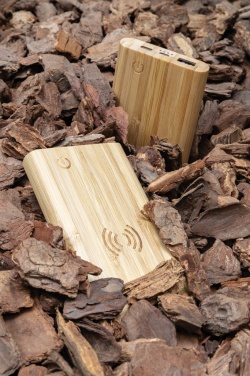 Logotrade reklamprodukter bild: 8.000 mAh, 5W trådlös powerbank i bambu