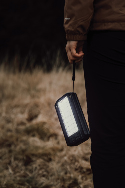 Logotrade profilreklam bild: Nordic Drift Titan 10.000 mAh solcells-powerbank med 3 panel